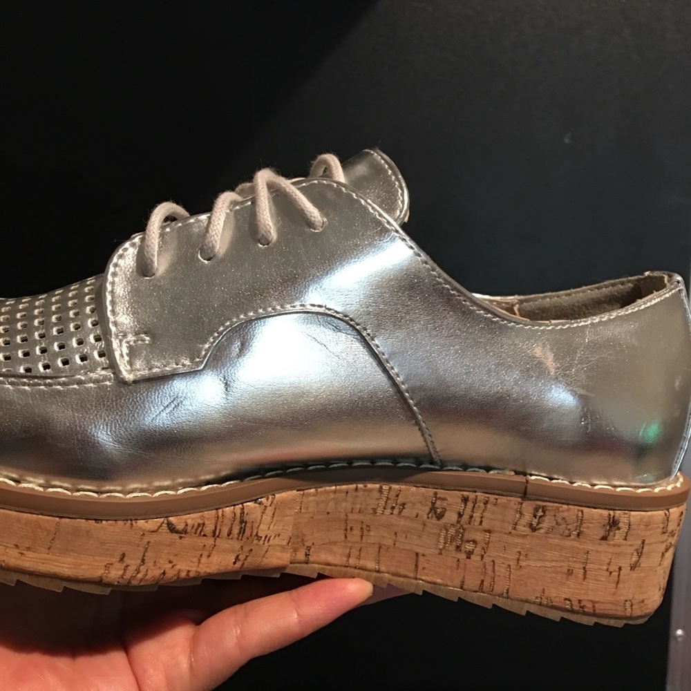 Shoes - Picture 4 of 6